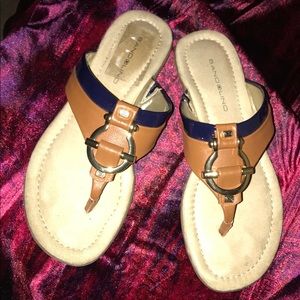 Bandolino Janette flat sandals size 5